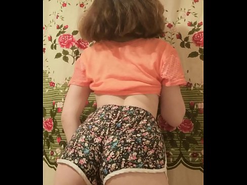 ❤️ Sexig ung babe som strippar av sig sina shorts inför kameran Porno vk at us ❤