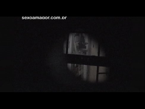 ❤️ Blondie blir hemligt videofilmad av en voyeur från grannskapet gömd bakom ihåliga tegelstenar Porno vk at us ❤